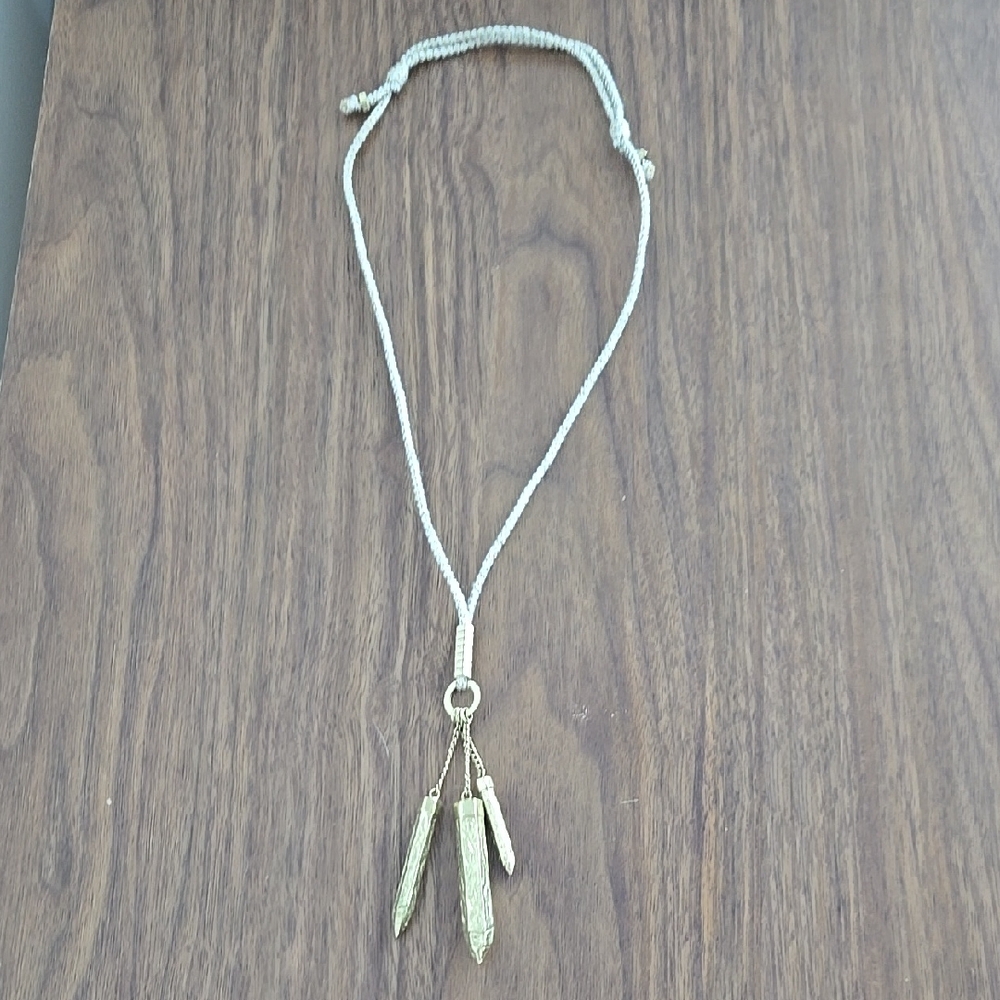 Elegant Gold Pendant Necklace